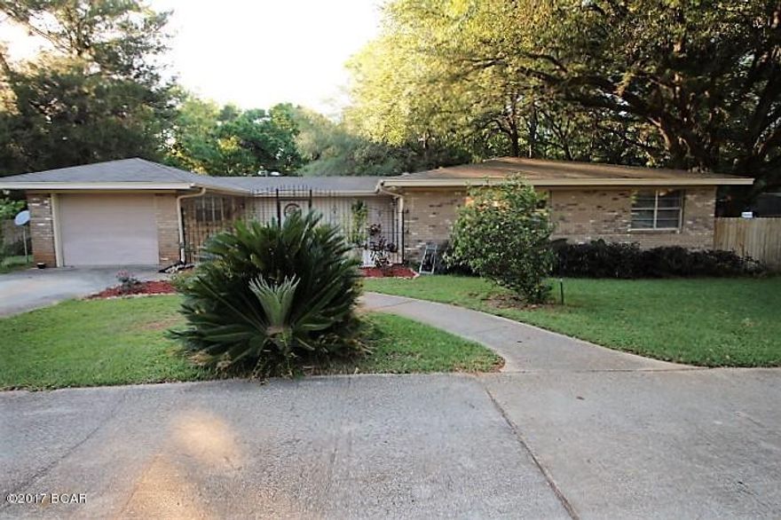 PRICE REDUCED!!     Absolutely beautiful home with court yard on large corner lot!  It has a paved circular drive, privacy fencing, landscaped yards and a workshop with electricity.  The home has beautiful features with 3 bedrooms and 2 baths.  It has a nice size kitchen, formal dining area and a large breakfast room.  The AC is less than one year old.