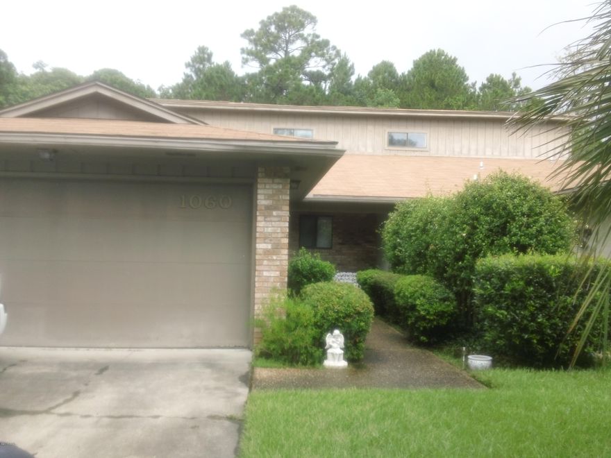 3/2 Townhome in the St Andrews area convenient to shopping and dinning. All property sizes and ages are approximate, please measure and/or verify if important. 

School assignments are subject to change, please check with Bay County for most accurate information.

Deposit is the same as the rent.

Pets allowed with owner approval and NON REFUNDABLE pet fee applies per pet.  Breed restrictions apply.