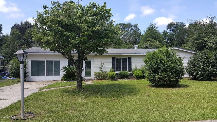 CURRENTLY UNDER CONTRACT, SELLER ACCEPTING BACKUP OFFERS Nice 2/1 home in Sunny Hills. Enter through the sun porch and see this cozy home that offers a spacious floorplan with kitchen, open living and dining area, 2 bedrooms. Bonus sun room for additional room. Concrete patio great for BBQ's and get togethers. Sunny Hills has several fishing areas and Boat Lake for seasonal swimming. Approx. 45 minutes from Panama City beach and Dothan, AL.