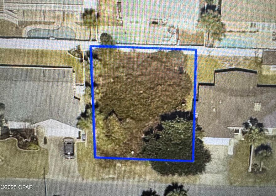 Vacant lot and walking distance to beach