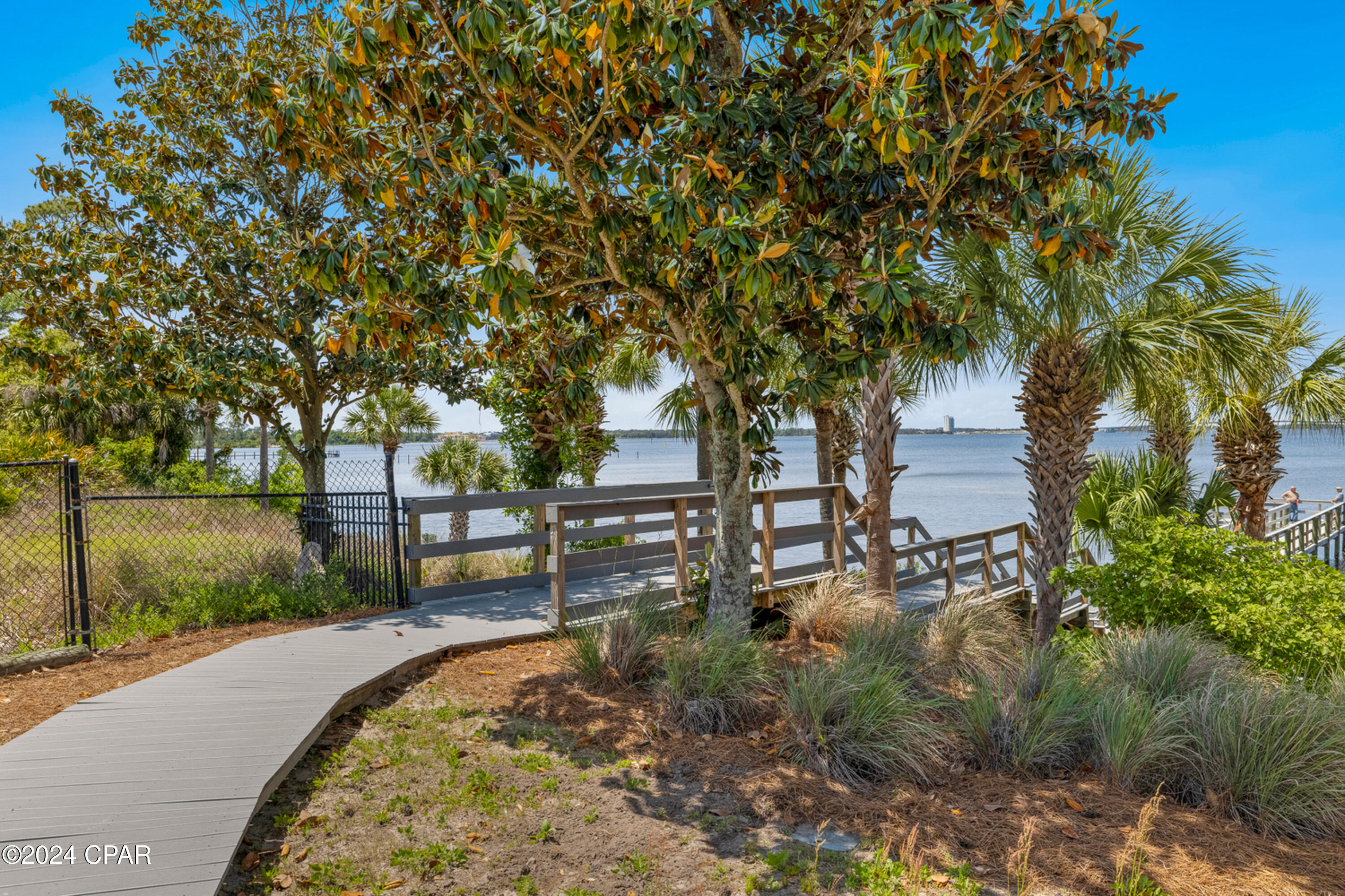 Magnolia Bay Club - Residential