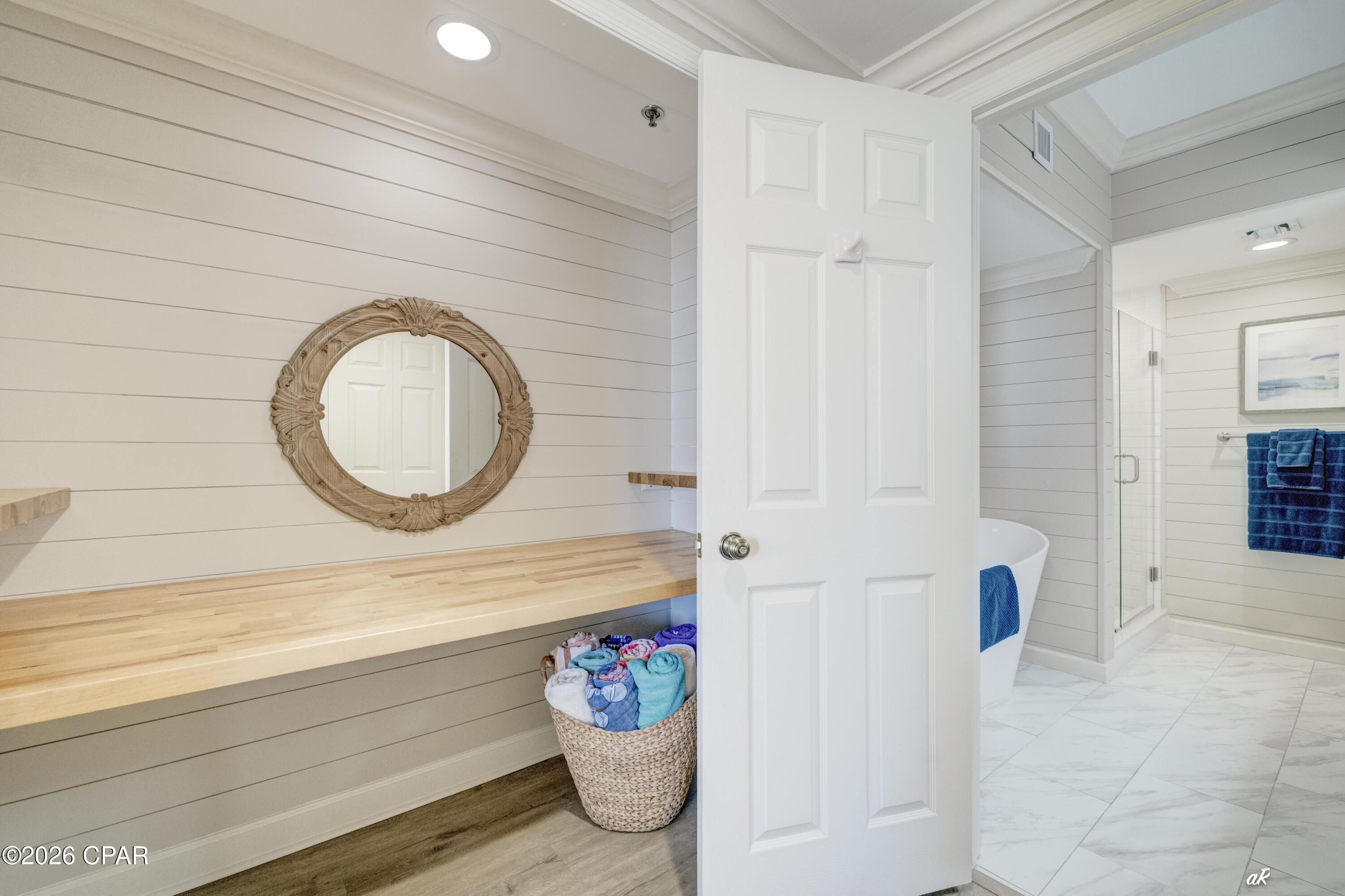 Summerwinds Condo - Residential