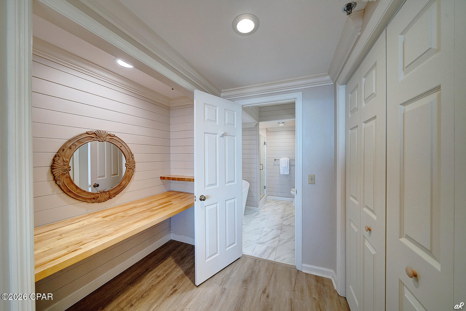 Summerwinds Condo - Residential