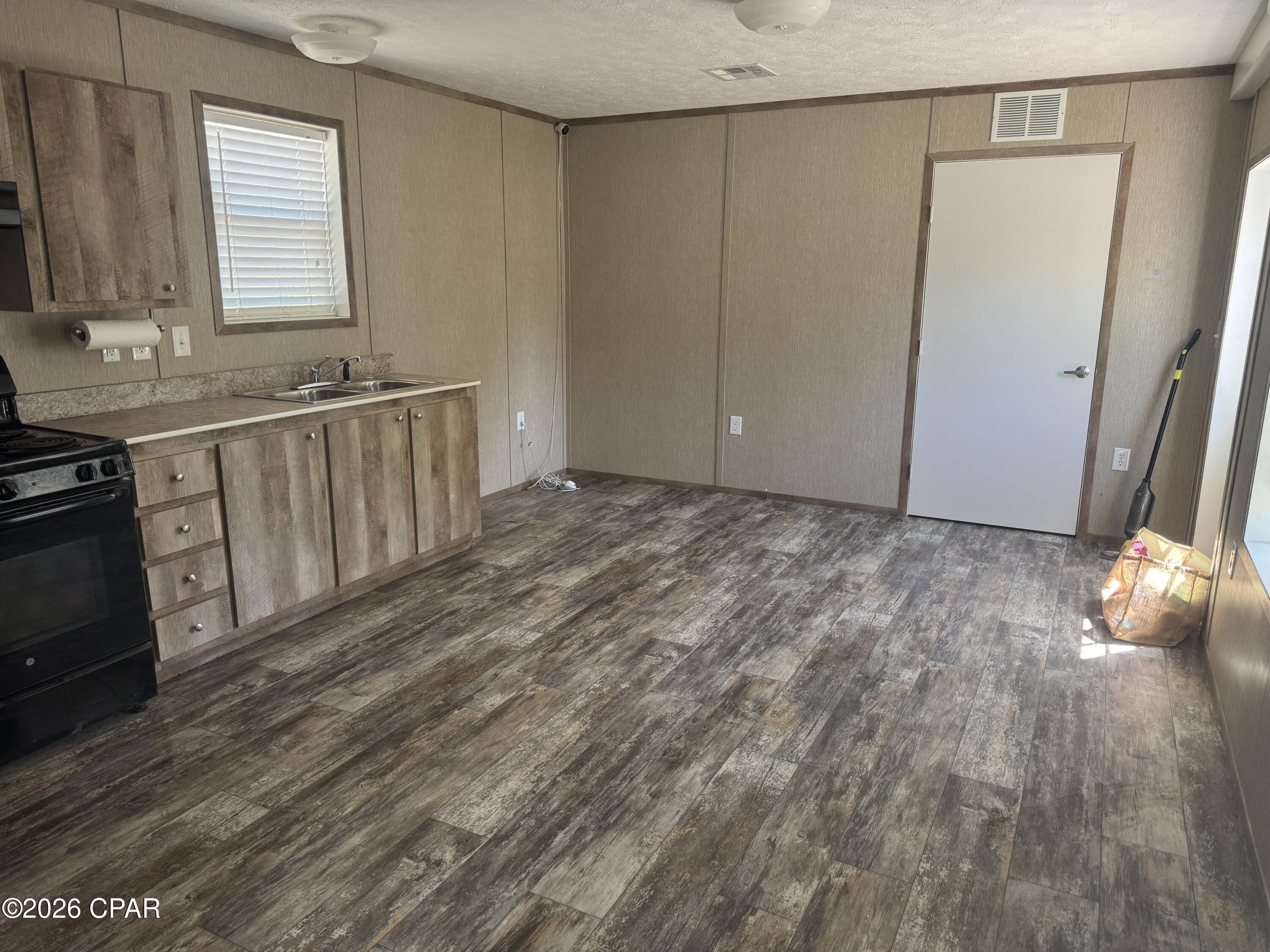 [No Recorded Subdiv] - Residential Lease
