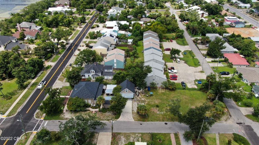 Great Building lot on the SW Corner of !0th St and Foster Ave.