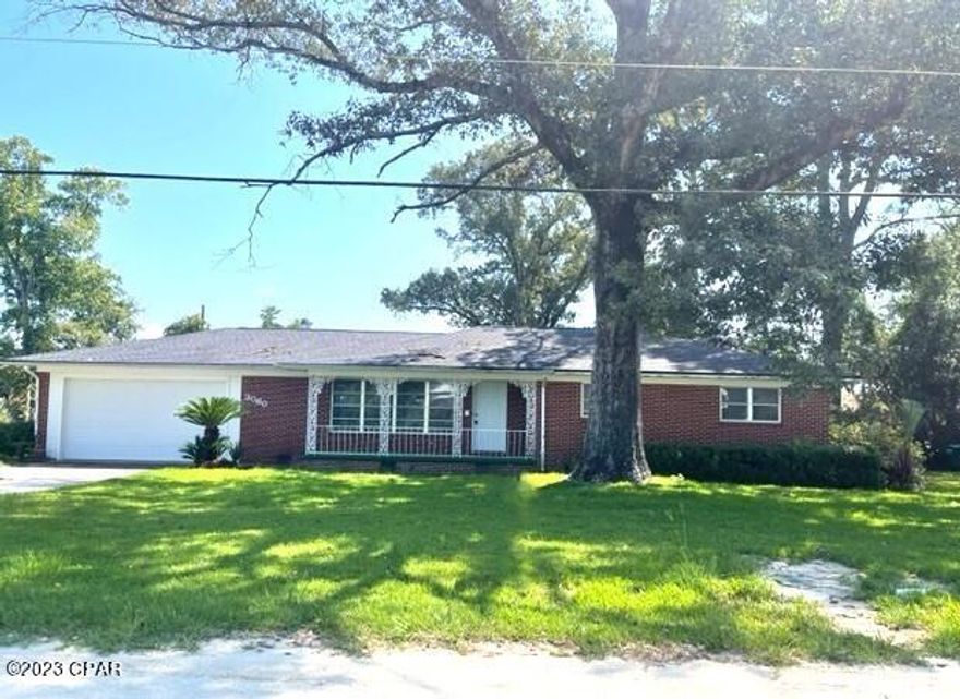 Beautiful brick house in town in an excellent location near Chipola College and medical facilities.
Home has been kept in great condition with beautiful hardwood floors, carpet, ceramic tile and vinyl.  It is on a shaded corner lot.  Kitchen is fully equipped and there is a nice large breakfast area.