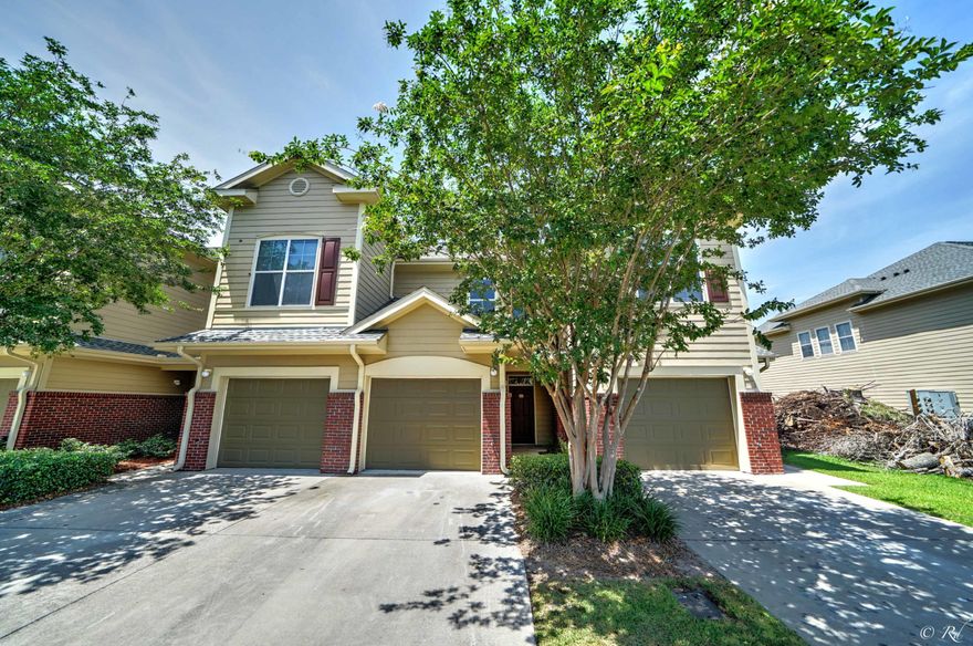 Located in the heart of Panama City in the highly desired Baldwin Rowe, your new home awaits you. New roof in 2019, beautiful engineered hardwood flooring in the living and dining room. Come check out this beautiful gated community centrally located to Bay County's best schools, shopping and restaurants. Courtesy officer lives on premises. Call to schedule your showing today.

*Pictures are of like unit*