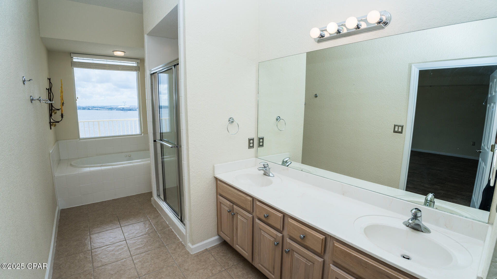 Hibiscus By The Bay - Residential