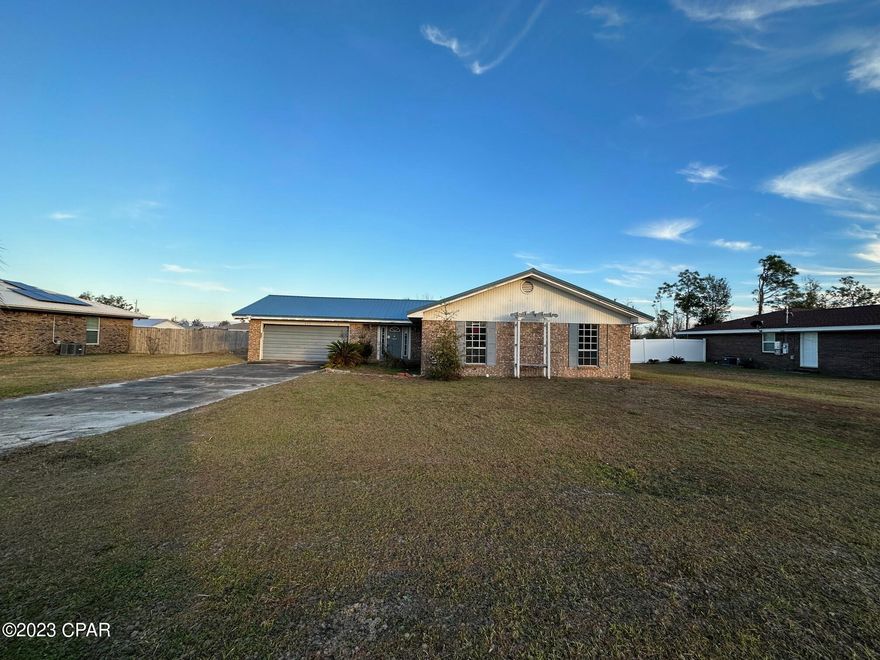 Property to be sold AS IS. Buyer to verify all pertinent information such as lot dimensions and square footage.