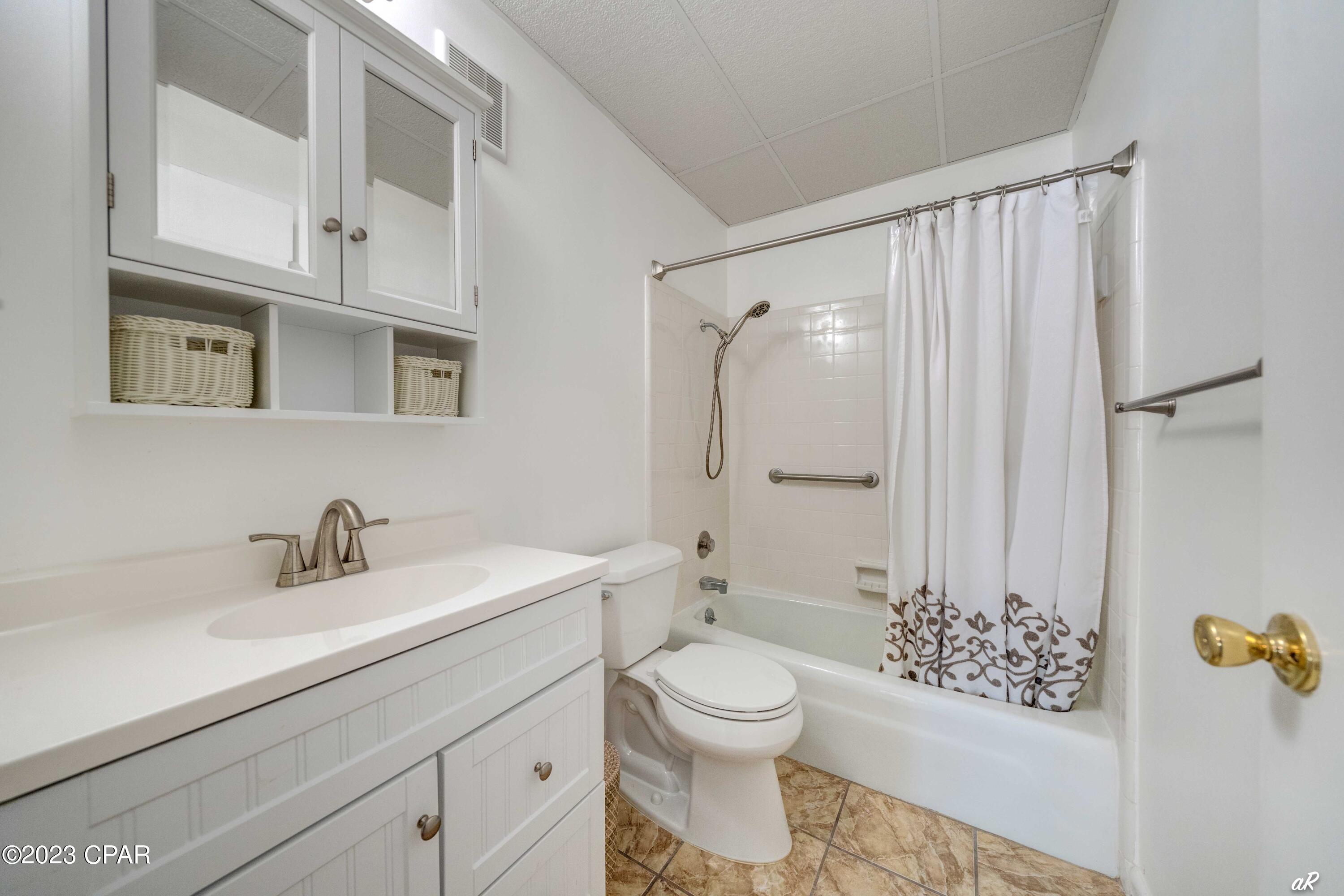 Bay Club Condo Ph 2 - Residential