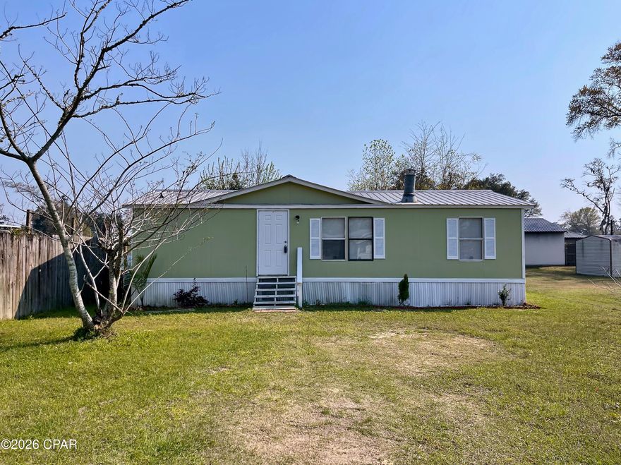 3 bedroom 2 bath single wide with 960 sq ft. Kitchen and bathrooms have been updated, fireplace, new flooring... this home is move in ready. 50'x150' level lot.