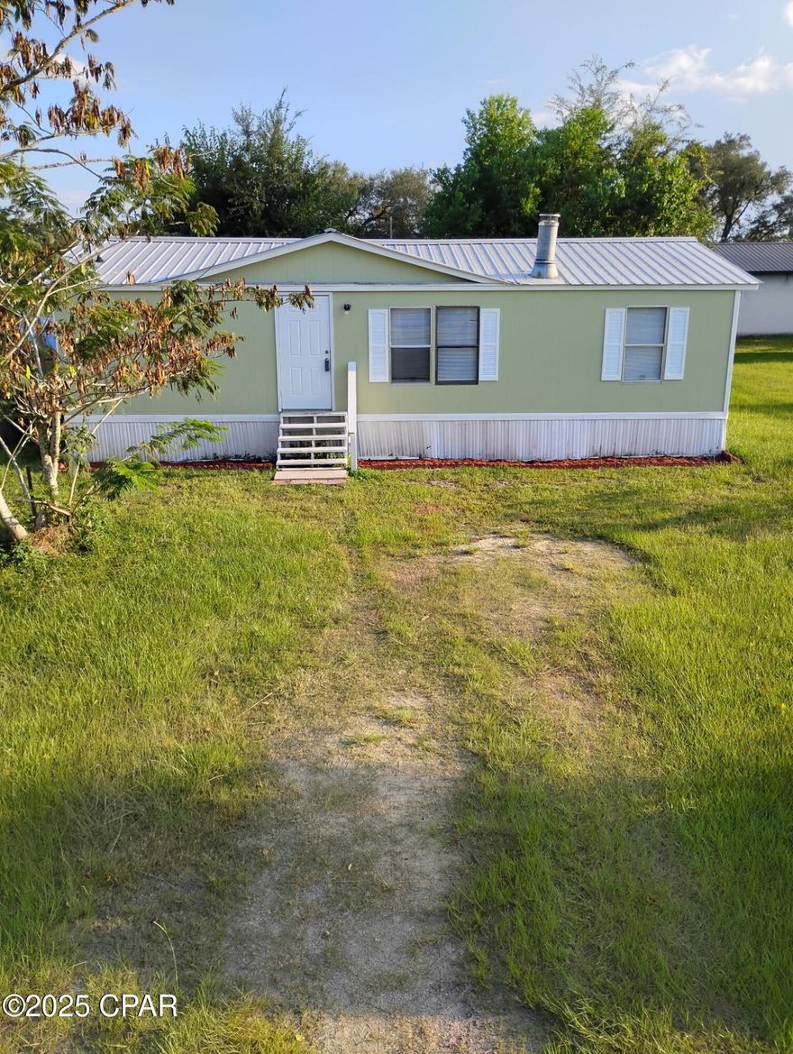 3 bedroom 2 bath single wide with 960 sq ft. Kitchen and bathrooms have been updated, fireplace, new flooring... this home is move in ready. 50'x150' level lot.