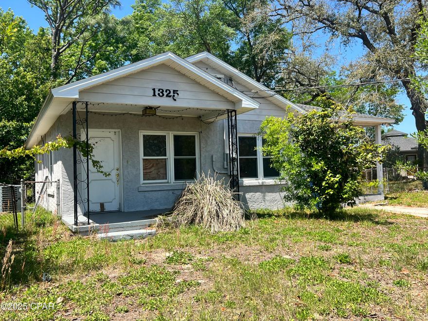 ***'CURRENTLY UNDER CONTRACT, SELLER WILL CONSIDER BACKUP OFFERS'*** Located in the sought-after St. Andrews area, this 3-bedroom, 2-bathroom home sits on a generous lot shaded by mature trees. Whether you're an investor or a buyer ready to take on a renovation project, this property is bursting with potential. It will need work before move-in, but the location and possibilities make it worth the effort.

Just off 15th Street, you're minutes from grocery stores, schools, parks, and ideally situated between the up-and-coming downtown district and the quaint charm of Historic St. Andrews. Plus, you're just a short distance from beautiful St. Andrews Bay—perfect for evening strolls and soaking in those incredible sunsets.


Bring your vision and make this home your next success story!

Measurements are approximate; buyers are encouraged to verify if important.