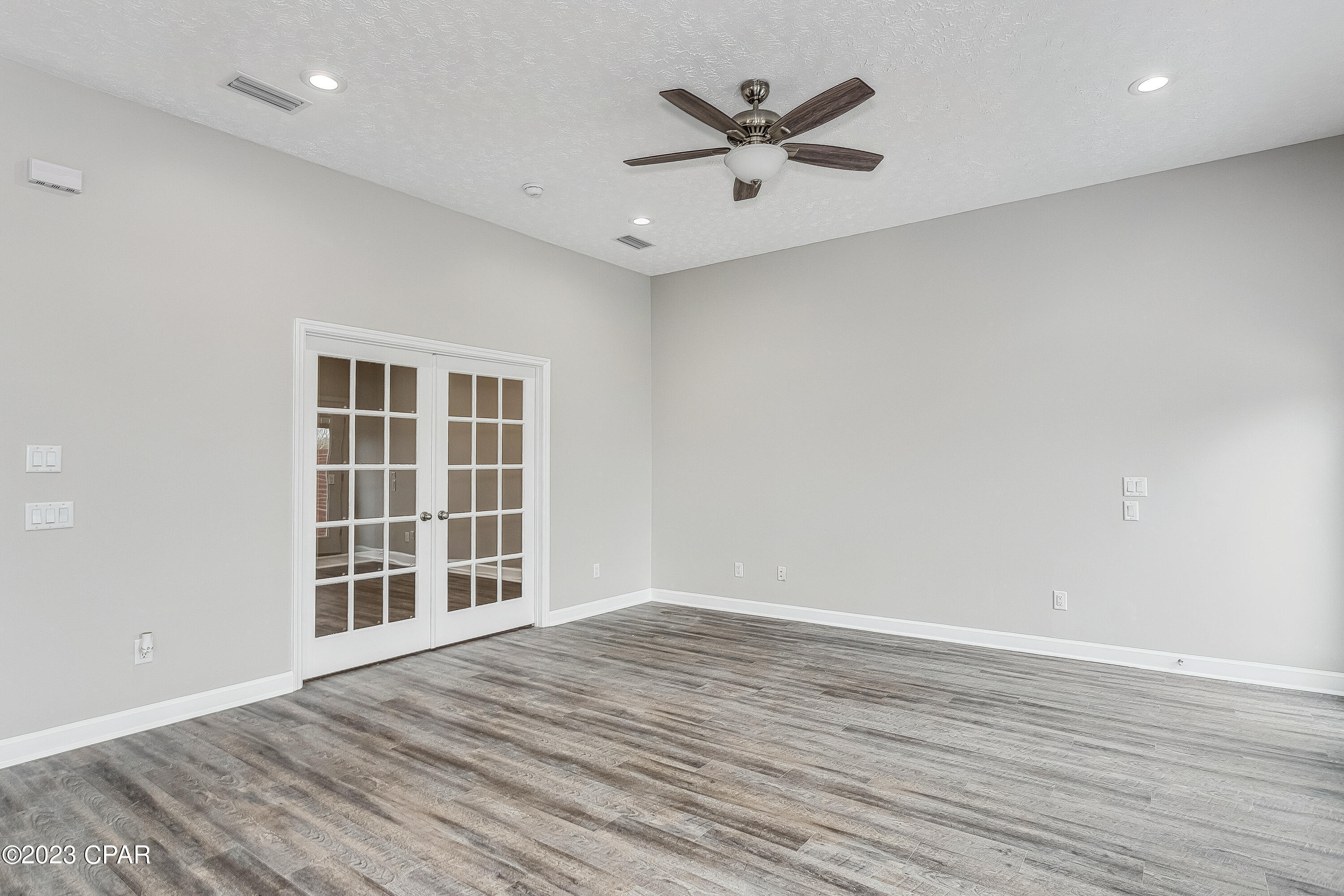 Country Club Harbour Estates - Residential