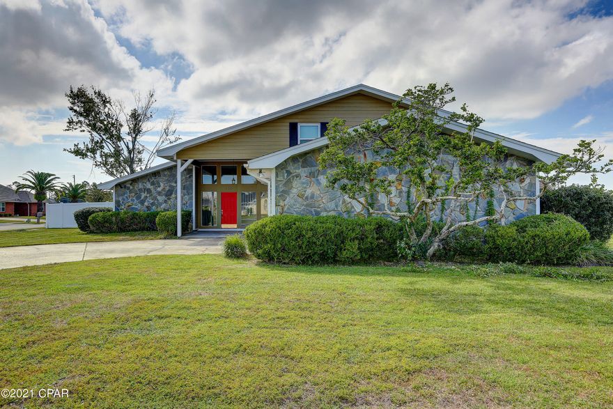 Check out this large 4 bedroom Family home situated on a corner lot! 3 bedrooms and 2 bathrooms are upstairs and 1 bedroom and 1 bathroom downstairs. This home features a large galley kitchen, two living spaces and a formal dining room downstairs.  The garage has been modified to create extra space that could be used for another bedroom, office, workout space or anything in between.  This home offers plenty of space both inside and out. Enjoy the large corner lot and spacious fenced in back yard. 



Call a Realtor today to schedule your private showing. If important, please verify all measurements.