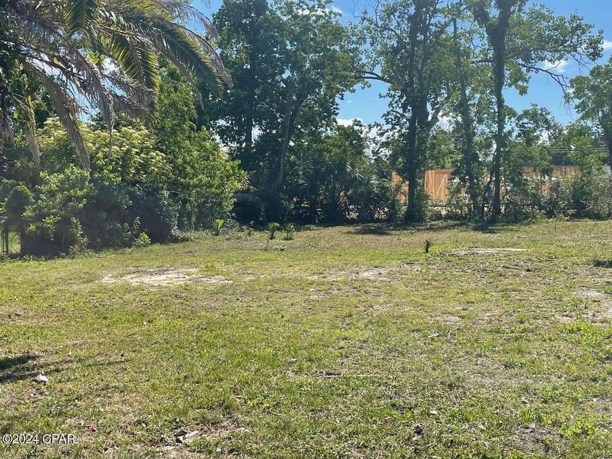 Attention Builders and Investors!  Residential (R-1) lot in the heart of historic St. Andrews and centrally located between Panama City Beach and downtown Panama City.
Manicured lot 66 x 140', no flood zone and no HOA.  Convenient to parks, shopping, restaurants and St. Andrews Marina.