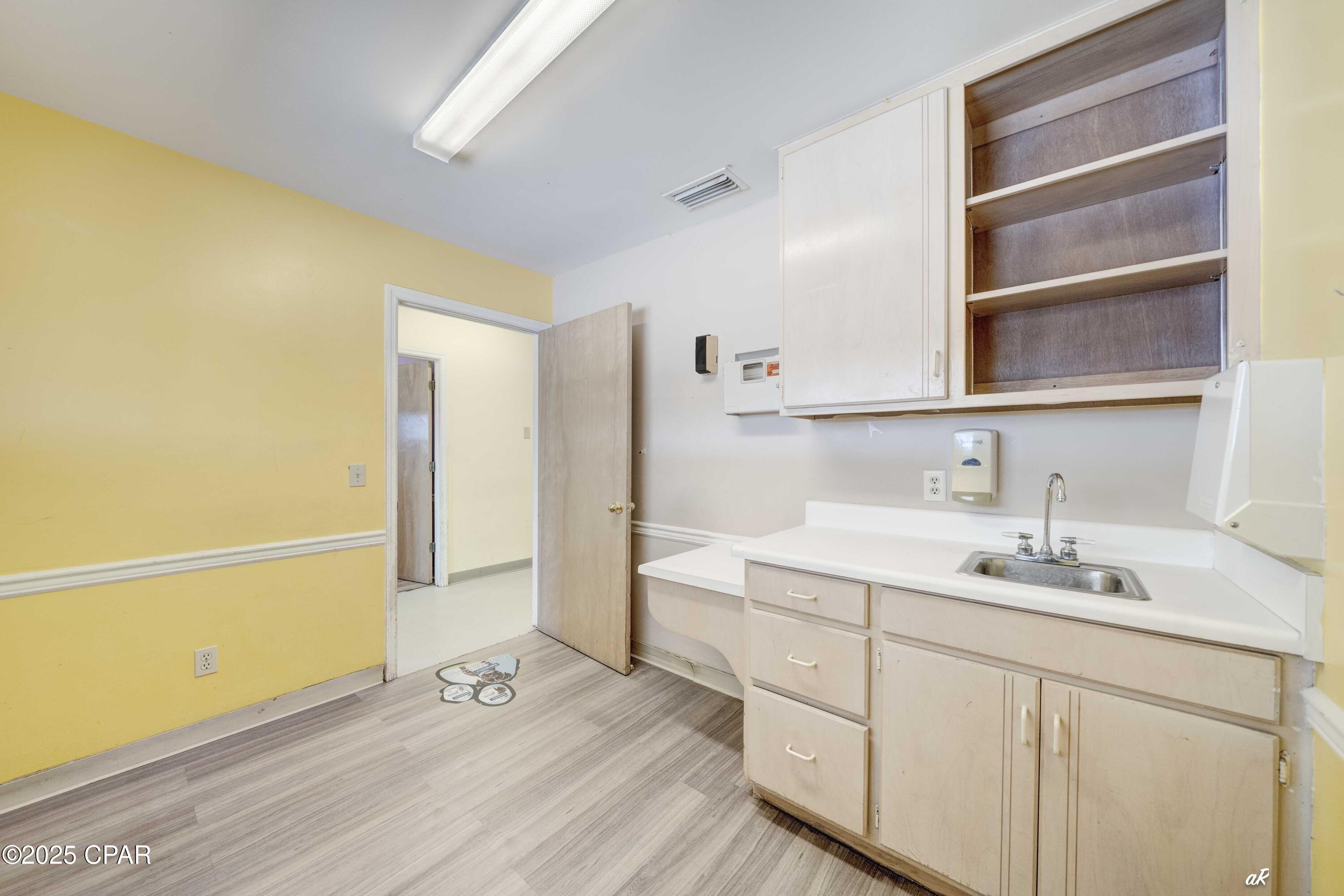 [No Recorded Subdiv] - Commercial Sale