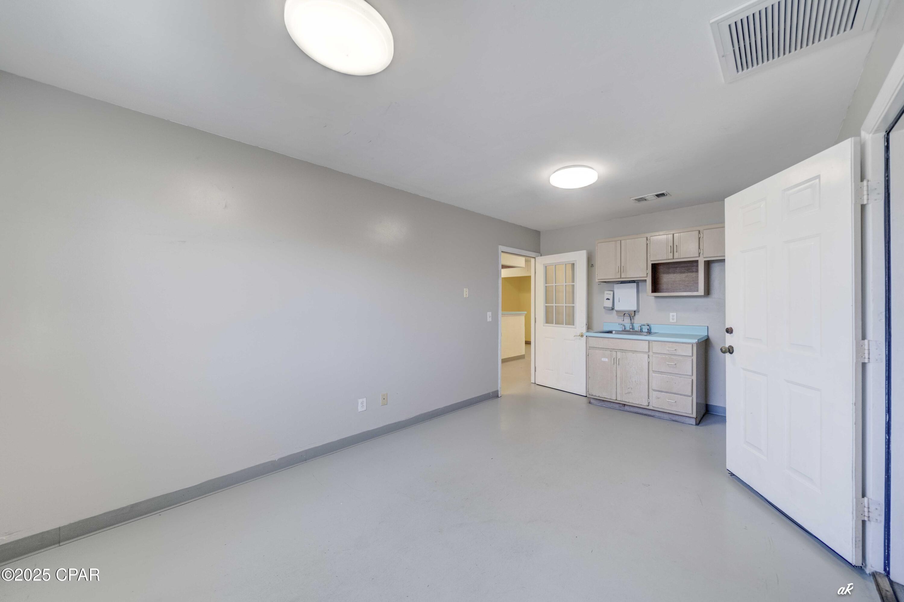 [No Recorded Subdiv] - Commercial Sale