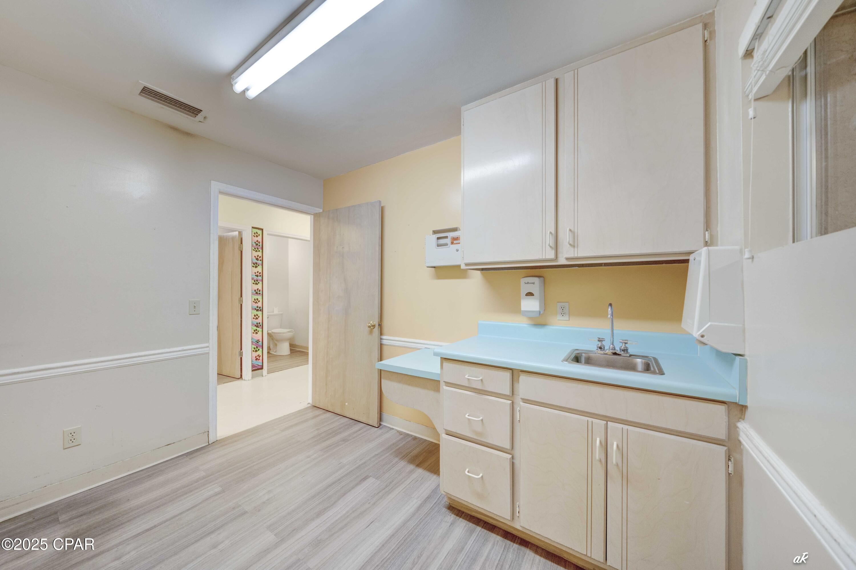 [No Recorded Subdiv] - Commercial Sale