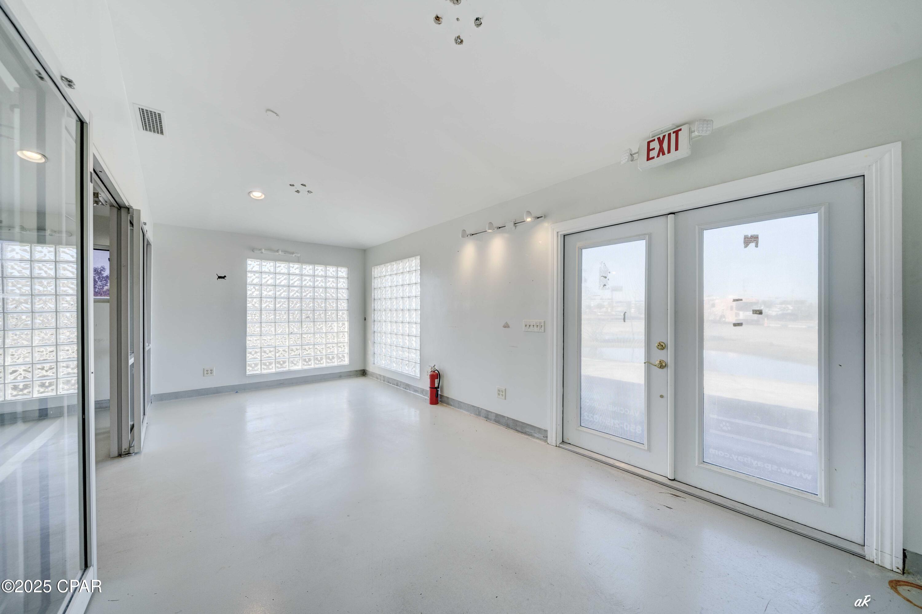 [No Recorded Subdiv] - Commercial Sale