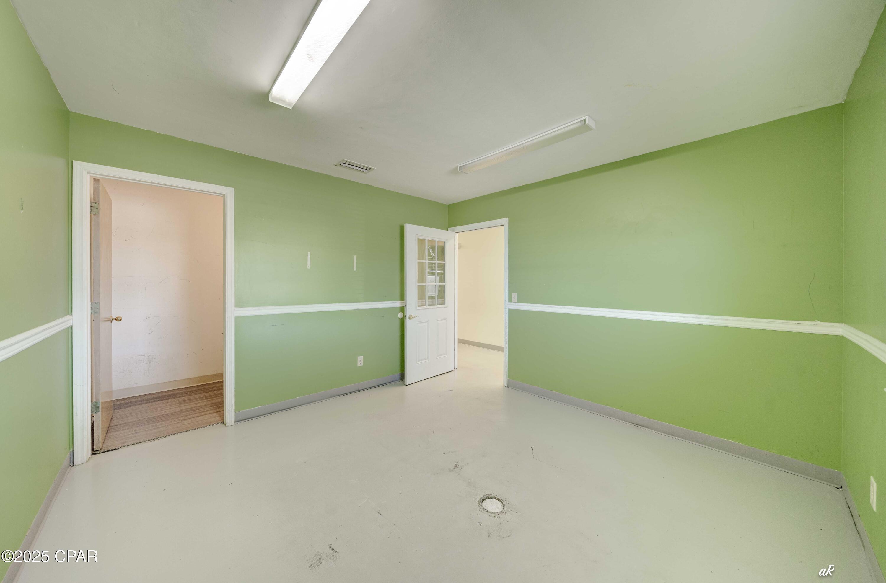 [No Recorded Subdiv] - Commercial Sale