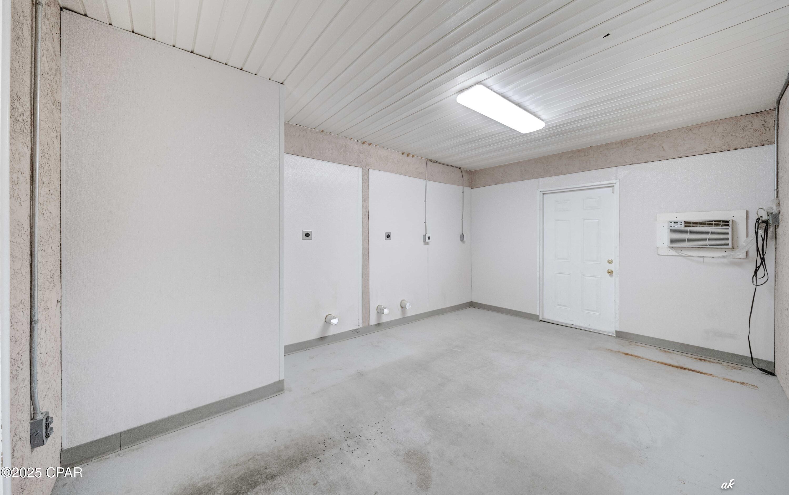 [No Recorded Subdiv] - Commercial Sale