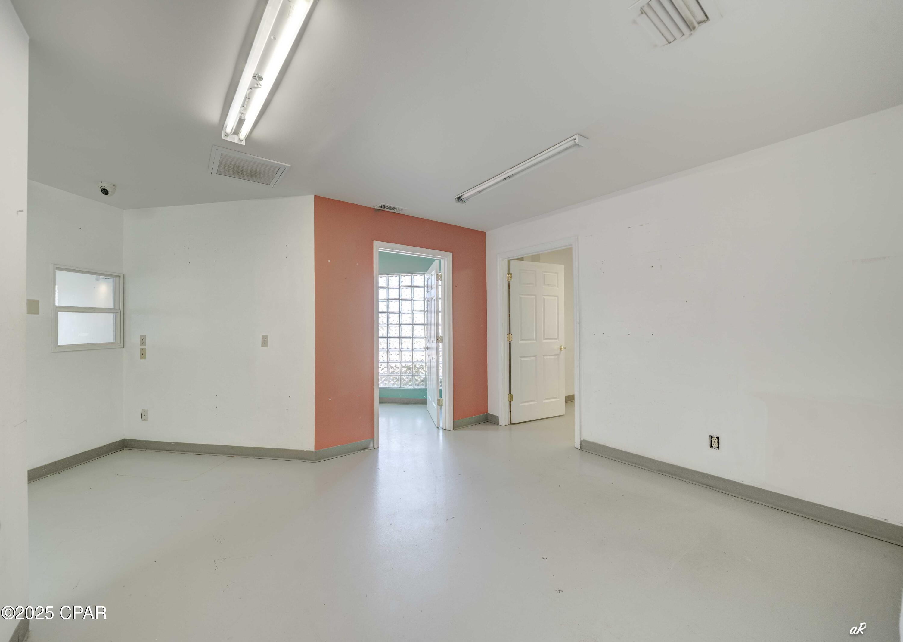 [No Recorded Subdiv] - Commercial Sale