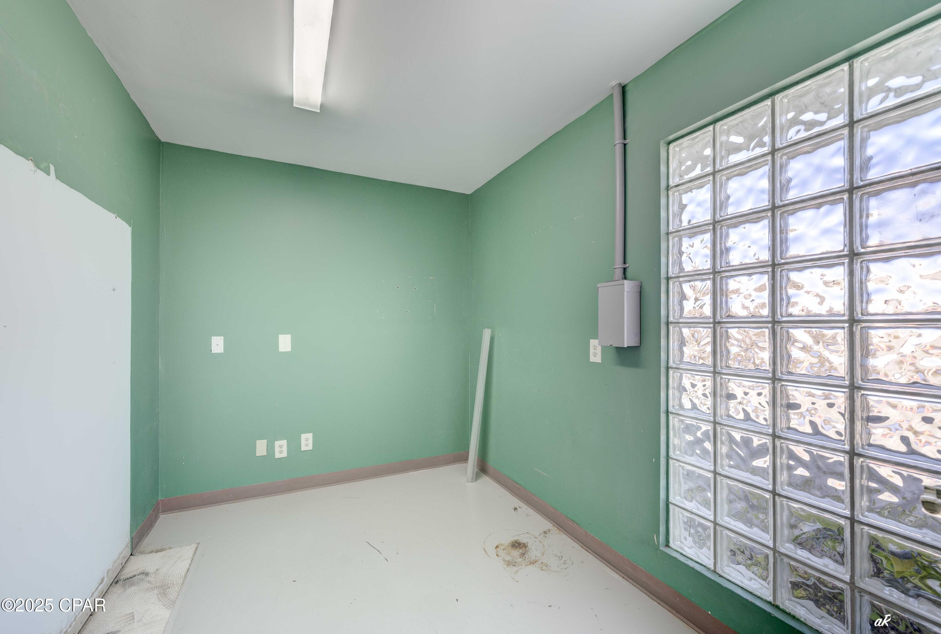 [No Recorded Subdiv] - Commercial Sale