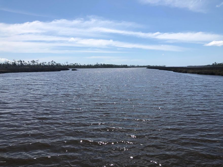 This incredible 86.81 acres vacant land sits on a high bluff some 20-30 feet above the water.  Aprox. 400 feet waterfront.  What an incredible location to build your own private and fascinating estate set amid privacy, you could even have horses here, and the water depth just right off the shore is an incredible 12 ft deep, so bring your yacht up into this private and protected cove!  Old boat dock on property - unsure of condition. 

 Paved public boat ramp nearby.  Another 425 feet of waterfront and 3.73 acres can be added to this parcel for additional dollars if someone wants more water frontage.