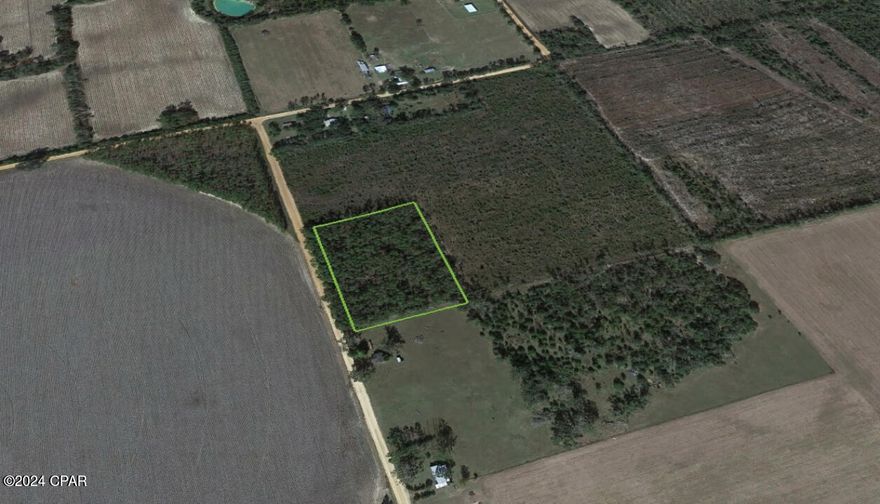 Come and build your dream home on this 5 acre flat parcel in Jackson County FL. Country style living & only 1 hour away from Tallahassee FL & 1.5 hours away from the beautiful beaches of Panama City FL. Zoned fro manufactured & mobile homes & also single family homes.