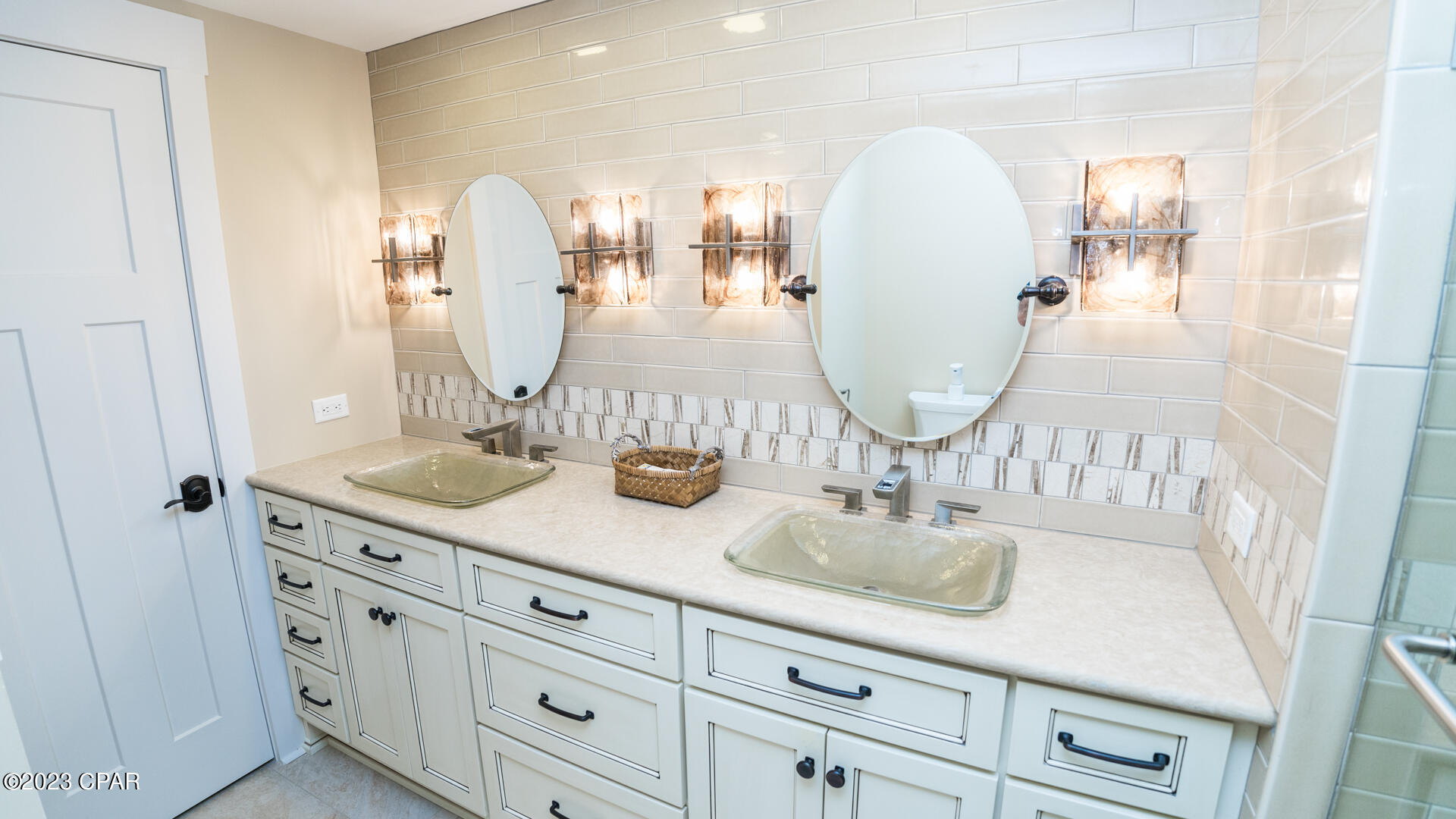 Summerwinds Condo - Residential