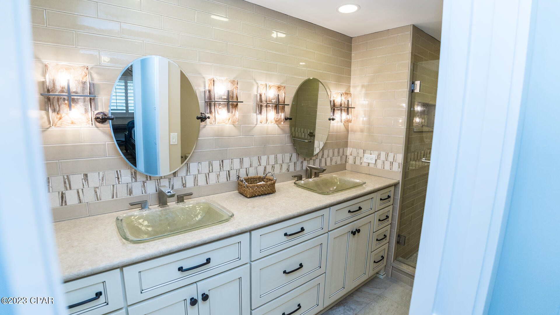 Summerwinds Condo - Residential