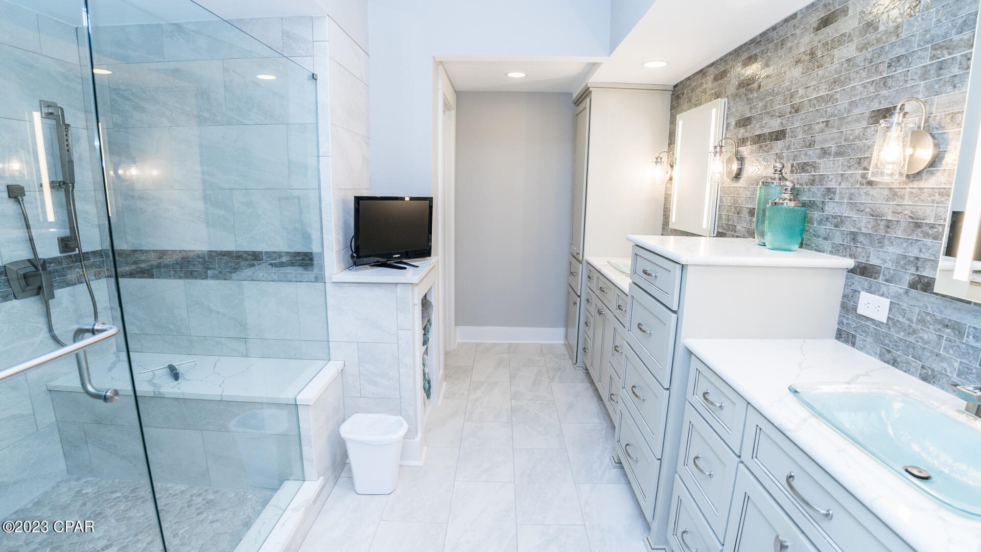 Summerwinds Condo - Residential