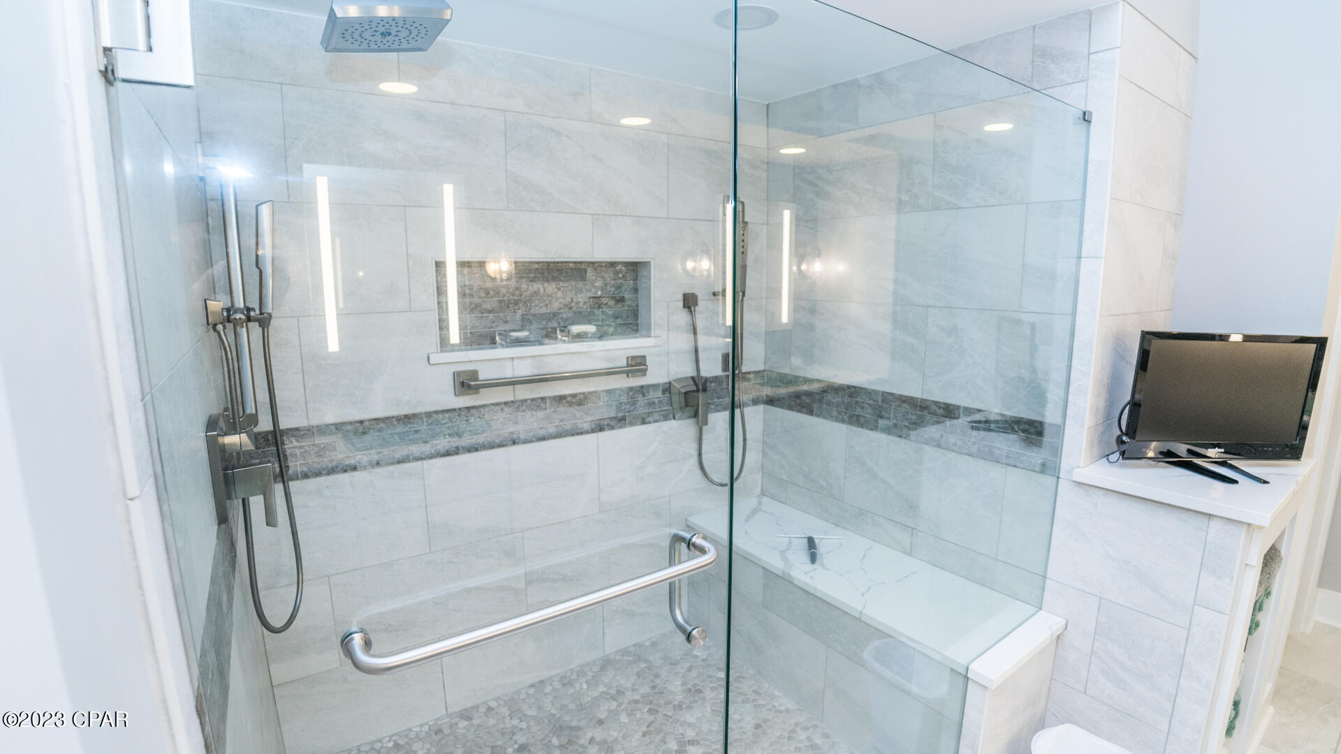 Summerwinds Condo - Residential