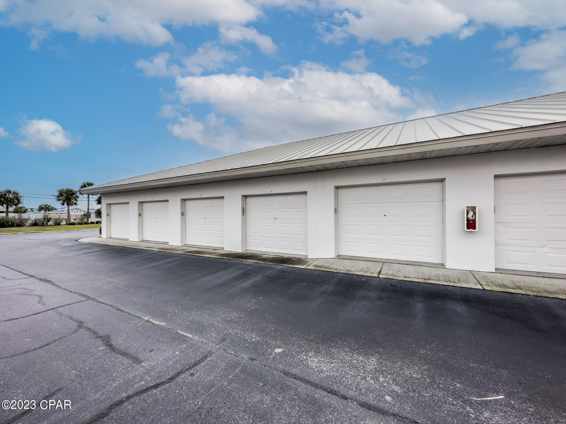 Summerwinds Condo - Residential