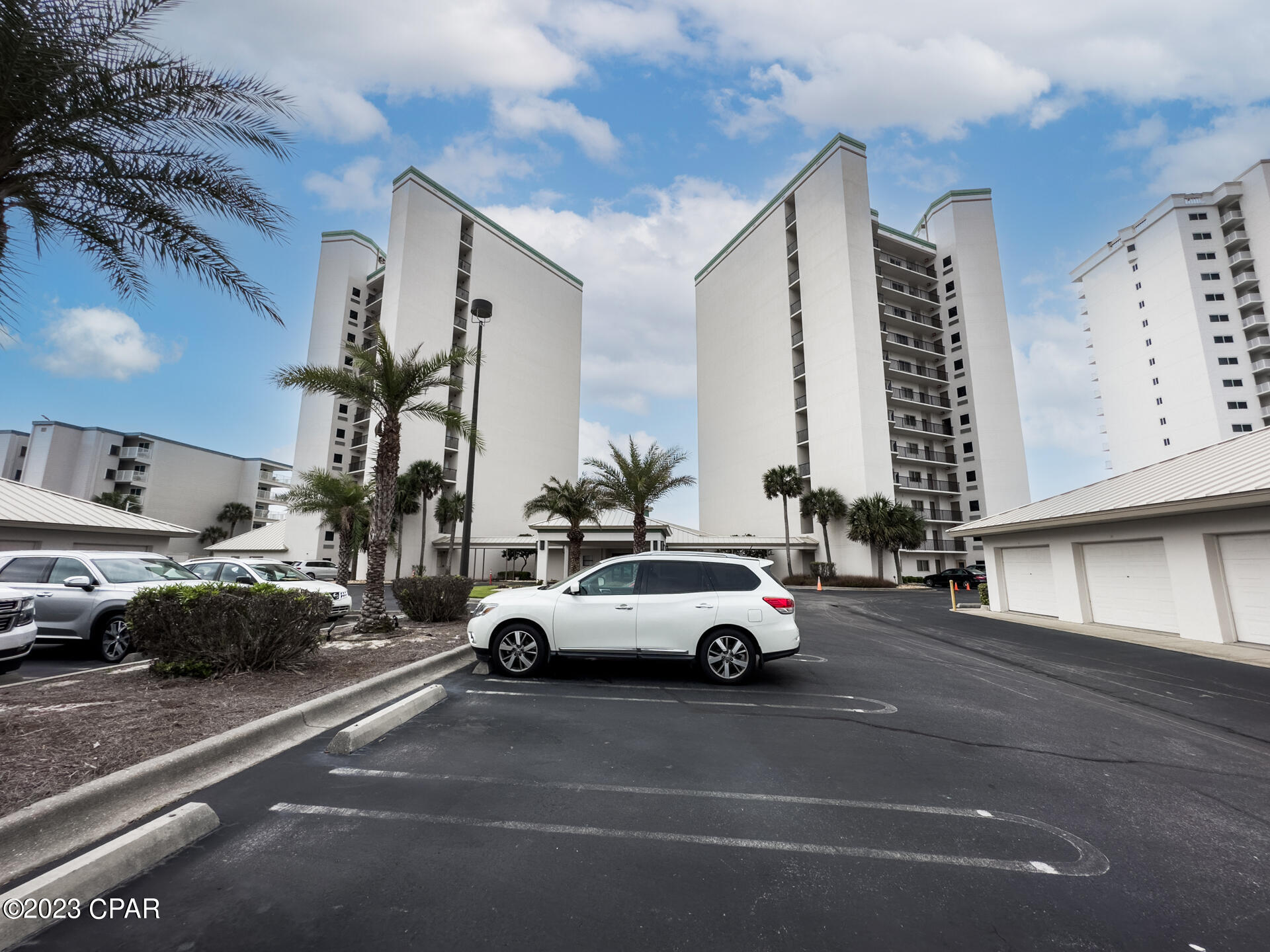 Summerwinds Condo - Residential