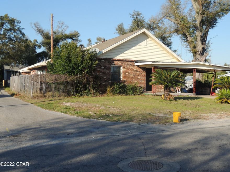 'CURRENTLY UNDER CONTRACT, SELLER ACCEPTING BACKUP OFFERS' Age, sq ft, lot & room sizes are approximate, please measure if important.  This property is a ''fixer upper'' and will be sold ''as is''.  This has the potential of residence and a Mother-in-law apartment or possibly rent it out with separate entrance.  Occupied so advance notice for showing please.  Address is 803 Oak but you will park/enter on 8th Street.  Corner of Oak and 8th Street.  This is in CRA Downtown North and there is possible Grant money for exterior work needed on house.  Please contact your Realtor for more information.