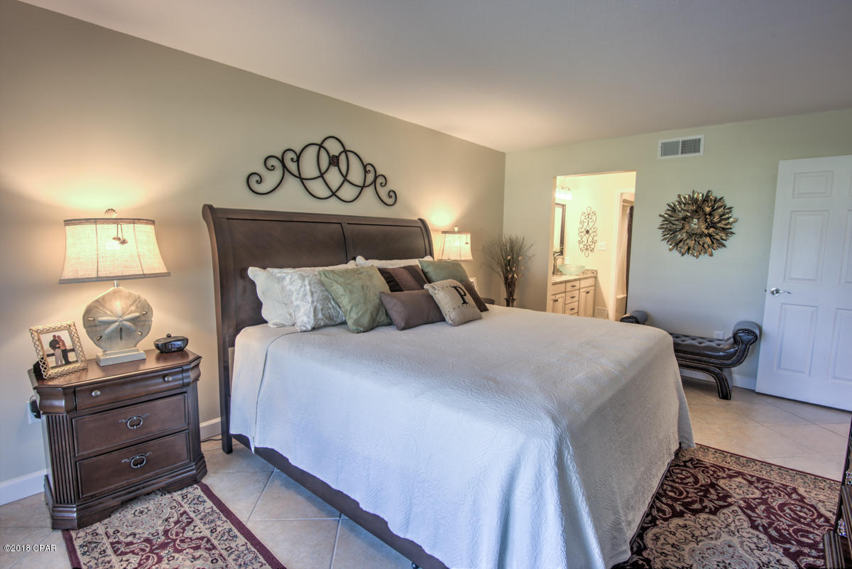 Edgewater Golf Villas V-B - Residential