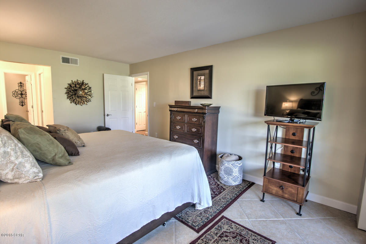 Edgewater Golf Villas V-B - Residential