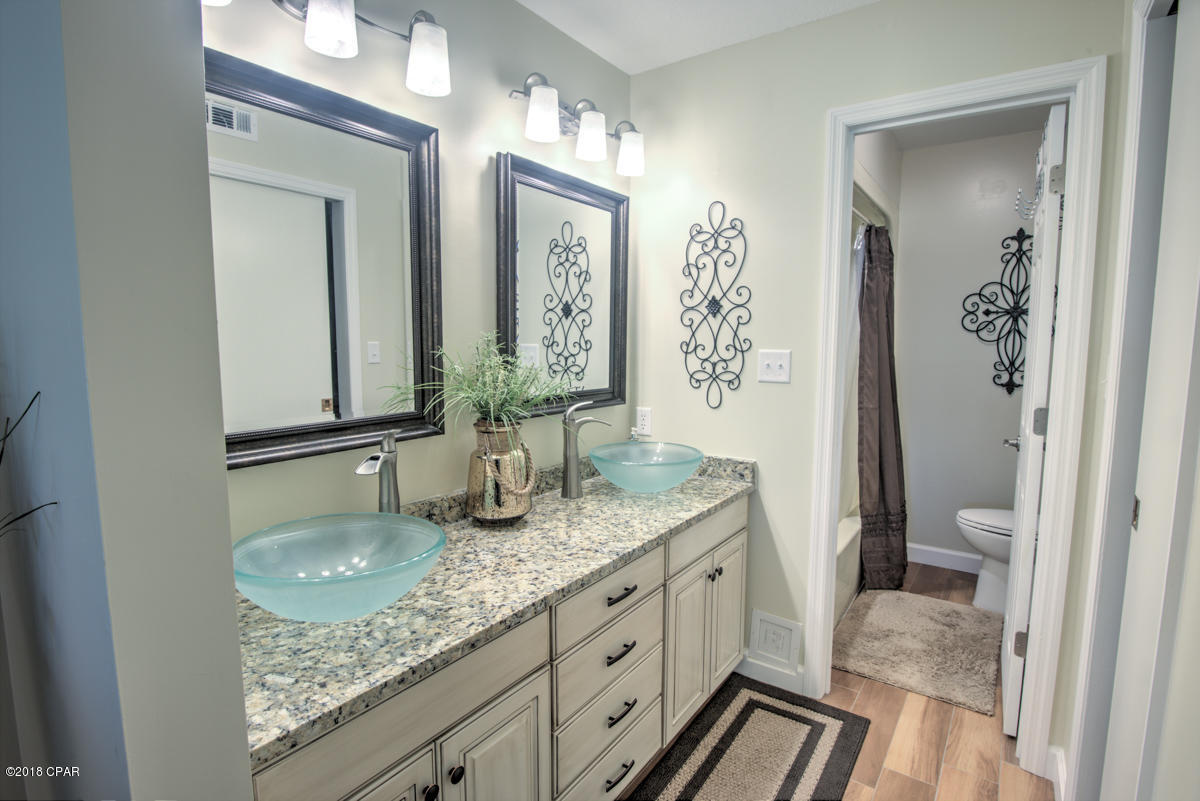 Edgewater Golf Villas V-B - Residential