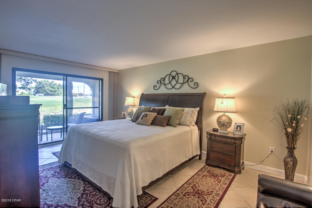 Edgewater Golf Villas V-B - Residential