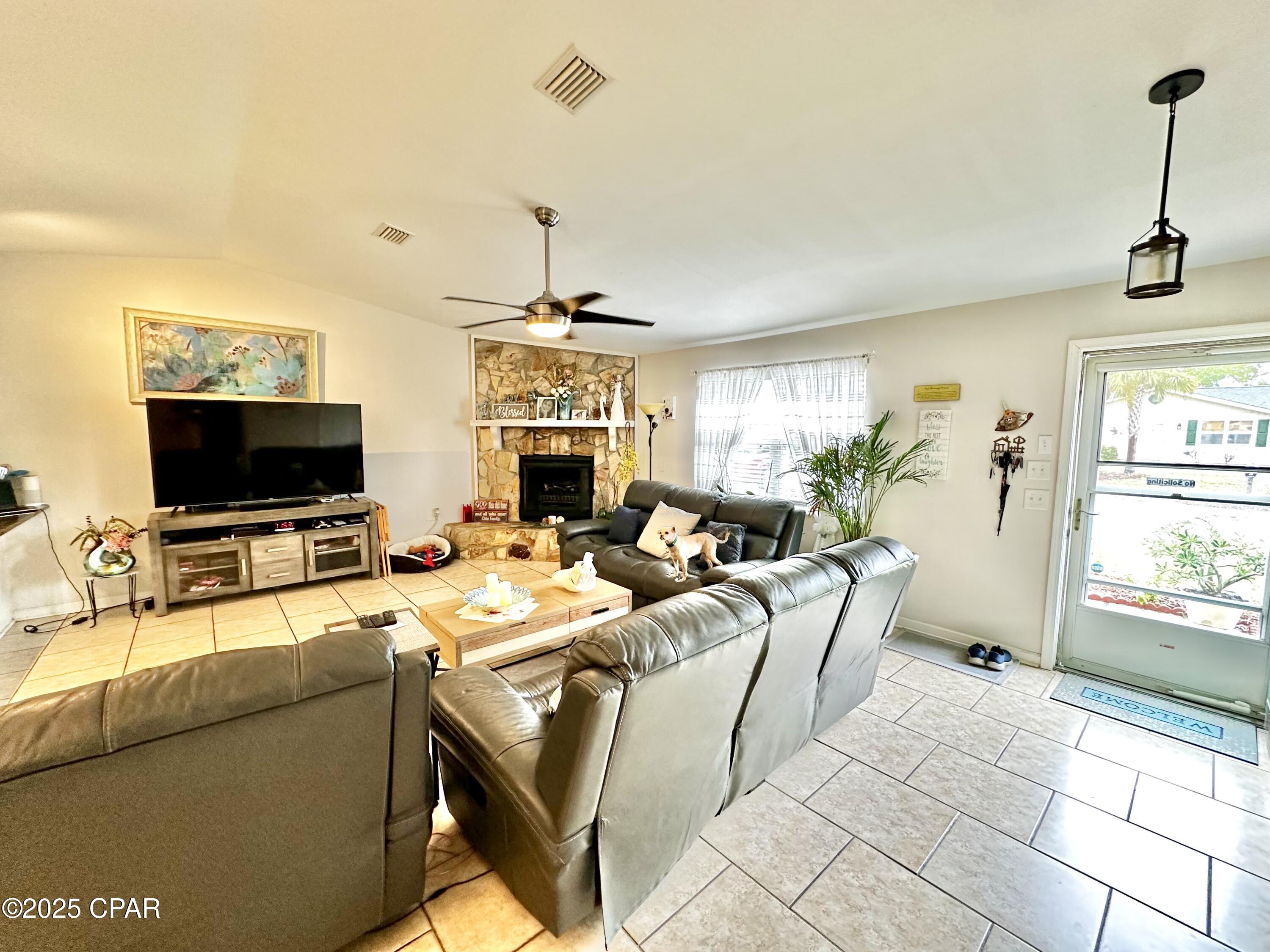 Venetian Villa 1st Add Replat - Residential