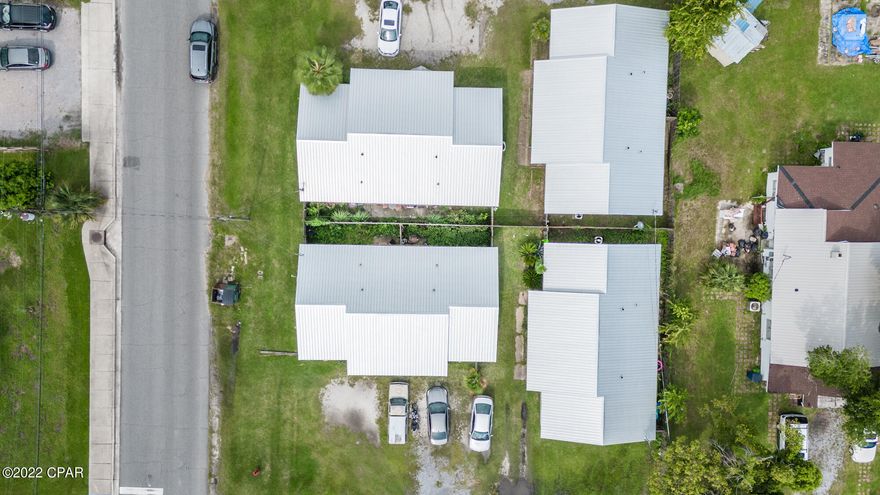 Great Investment opportunity, four duplexes, eight total units, each 2 bedrooms, 1 bath.

Centrally located in the heart of Panama City, 100% occupied.

 Well maintained, new metal roof, corner location with easy access to all units.