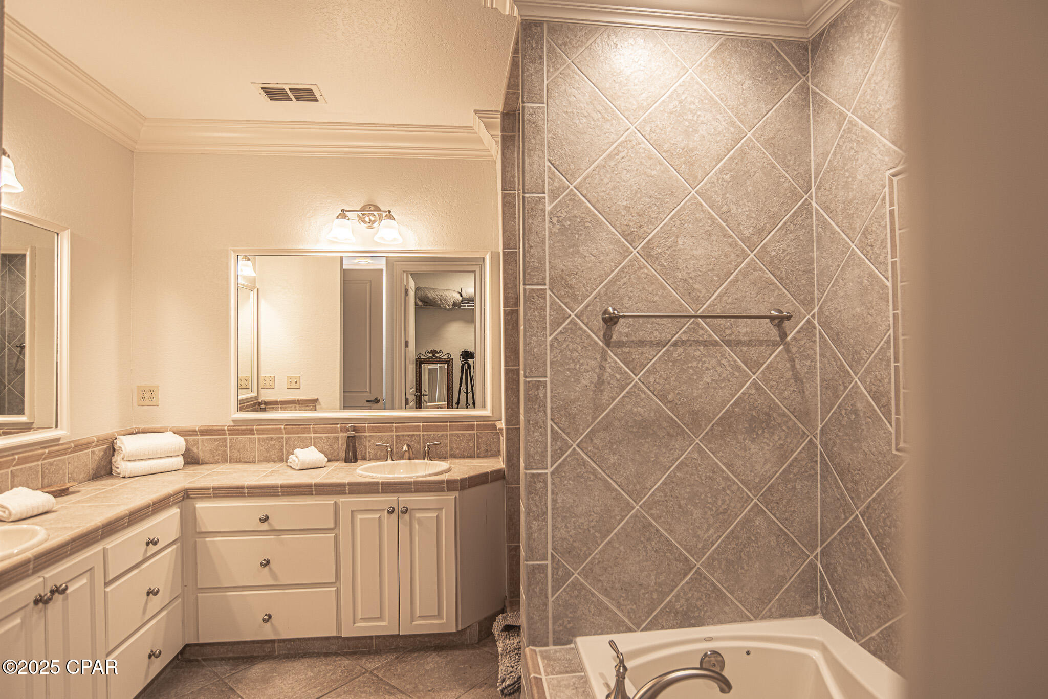 St James Bay - Residential