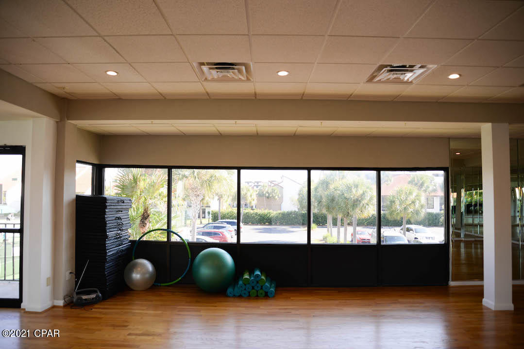 Edgewater Golf Villas V-B - Residential