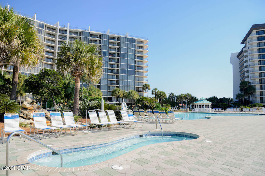 Edgewater Golf Villas V-B - Residential