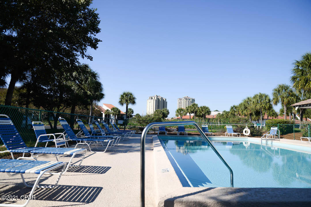 Edgewater Golf Villas V-B - Residential