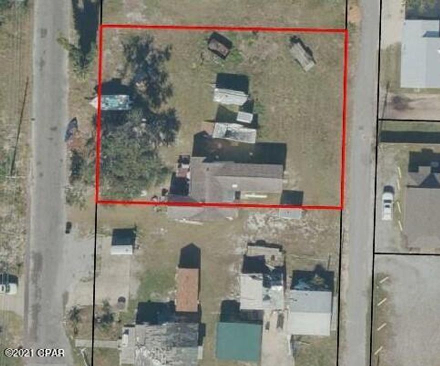 VALUE IS IN THE LAND. HOUSE HAS BEEN DAMAGED BY COVID ERA SQUATTERS THAT HAVE ALLOWED DOGS AND CATS TO TAKE OVER. OWNER IS WORKING ON CLEANING UP. HOUSE IS NOT TOTALED BUT IS IN HORRIBLE STATE CURRENTLY DUE TO THIS MESS.



ROOM MEASUREMENTS ARE APPROXIMATED PLEASE VERIFY IF IMPORTANT