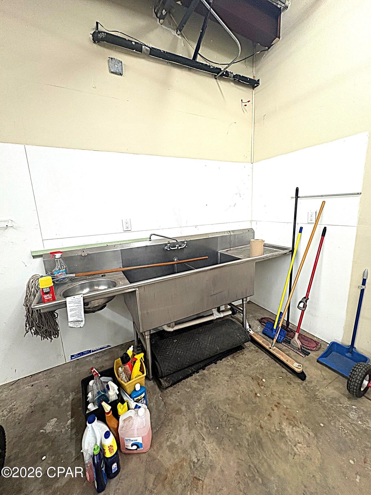 [No Recorded Subdiv] - Commercial Sale