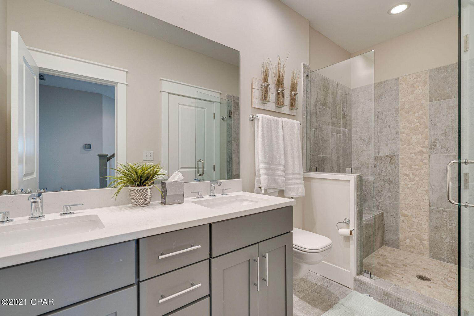 Lagoon Manor - Residential